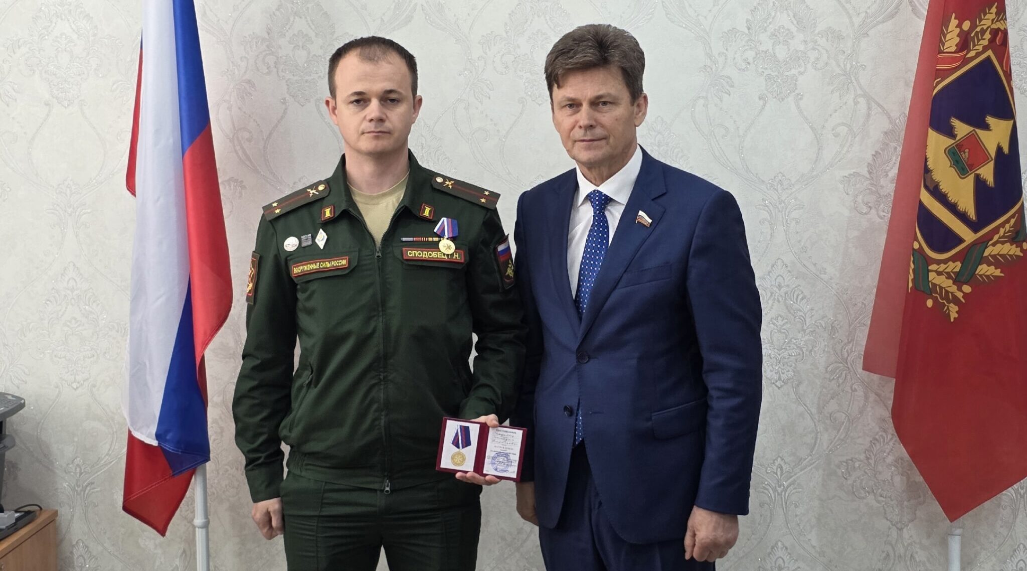 В преддверии Дня города в Брянске наградили сегодняшних защитников Родины