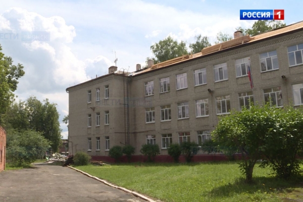 В Брянске приступили к ремонту кровель учреждений образования