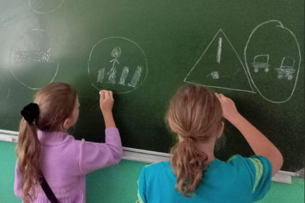 Изучают ПДД