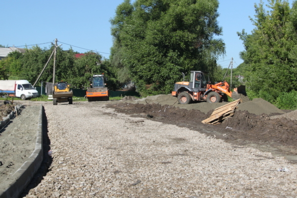 Дорогу по улице Деснинский спуск ремонтируют в Брянске