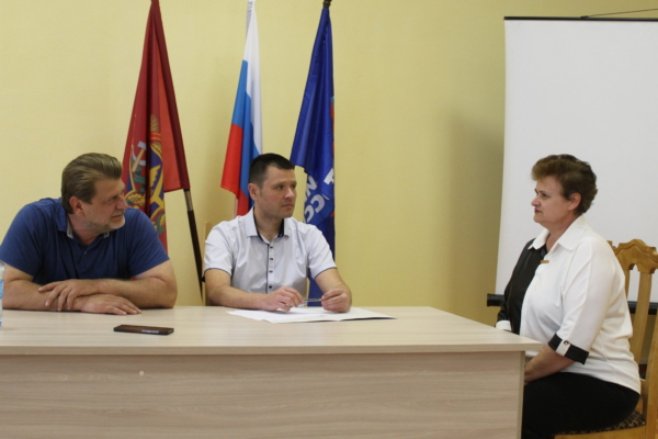 Прием граждан в Гордеевке провел депутат Брянской областной Думы Николай Ковтунов