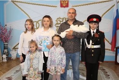 Брянский боец СВО вернулся с передовой после рождения сына