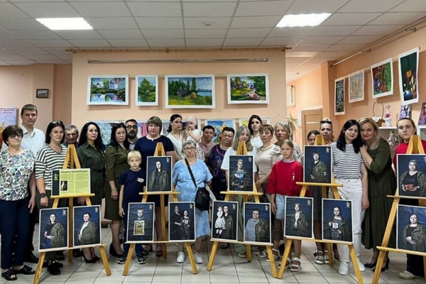 В Климово Брянской области прошло открытие выставки «Женщины Героев Брянщины»