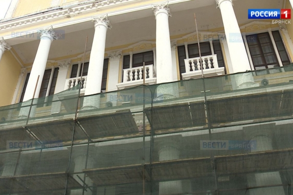 В Брянске ремонтируют Дворец культуры железнодорожников