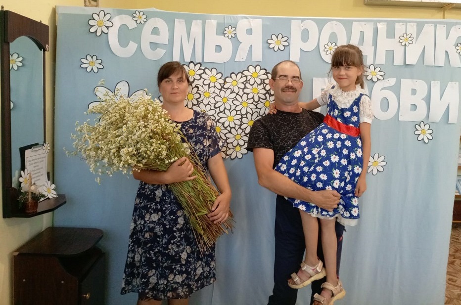 В гостях у библиотеки	семья Потапенко