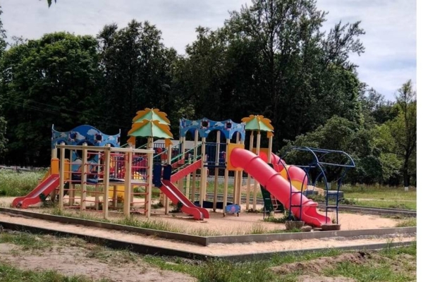 В брянском поселке Красная Гора благоустраивают парк культуры и отдыха