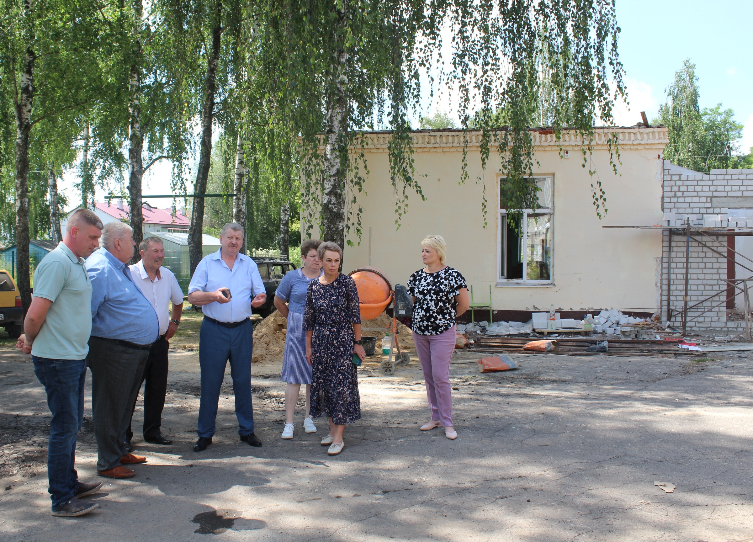 Замгубернатора проинспектировал ход работ по капремонту Гордеевской СОШ