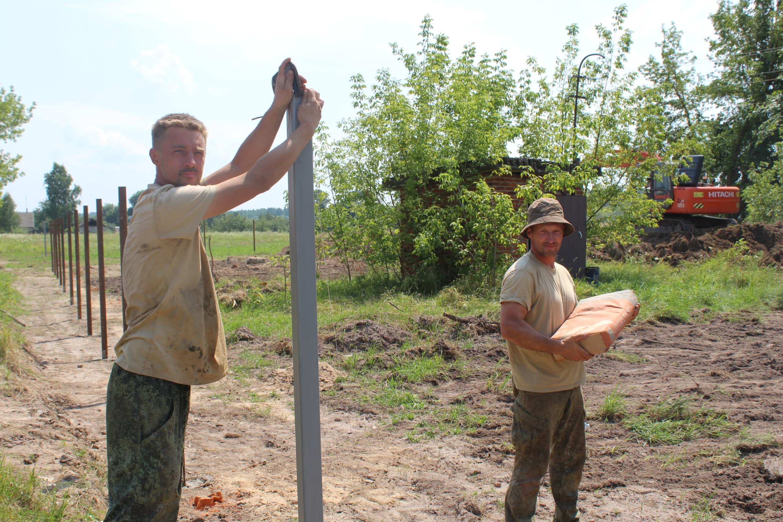 Работы по реконструкции водопровода продолжаются в Гордеевском районе