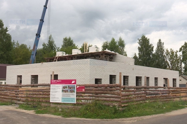 Офис врача общей практики возводят в брянской деревне Масловка