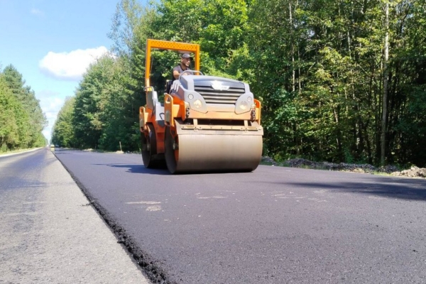 Участок автодороги Брянск-Дятьково-граница Калужской области продолжают ремонтировать