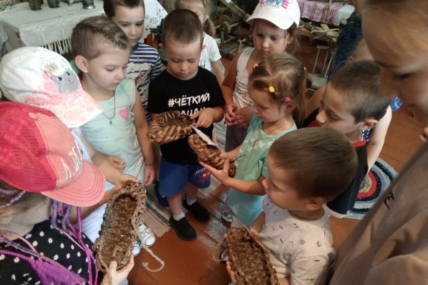 Ребятам о русских лаптях