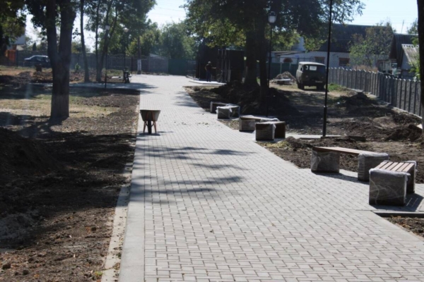 Городской парк благоустраивают в Стародубе Брянской области