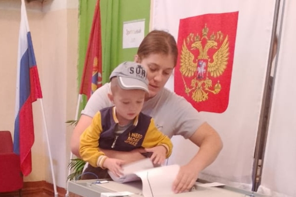 На избирательный участок с сыном