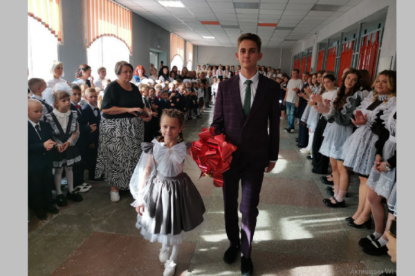 В брянских Клинцах вшколе №9  звонок прозвенел для 112 первоклашек