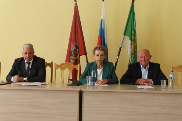 Заместитель губернатора Борис Грибанов провел в Гордеевке выездное совещание