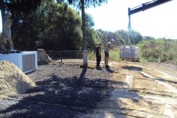 Воинское захоронение благоустраивают на Брянщине в Брасовском районе