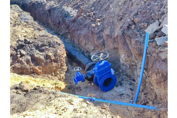 Специалисты из Брянска проложили новый водопровод в подшефной Брянке