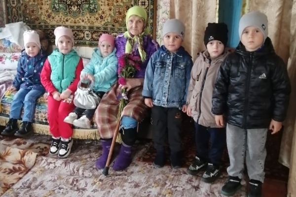 Дошколята в гостях у старшего поколения