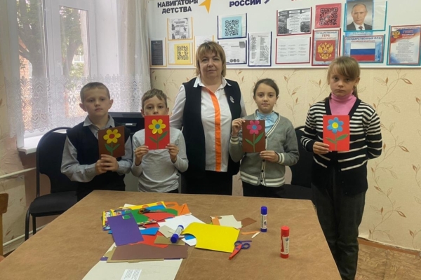 Праздничные открытки ко Дню пожилого человека от Орлят Мирнинской школы