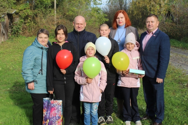 В Гордеевском районе поздравили многодетного папу