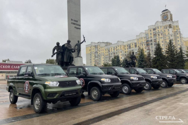 В Брянске вручили ключи от новых автомобилей подразделению «БАРС-Брянск»