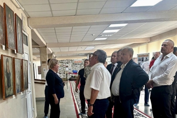 Краснодонский областной музей ордена Дружбы посетил председатель Брянской облдумы