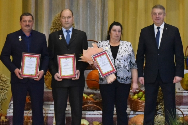 Лучшим аграриям вручили награды