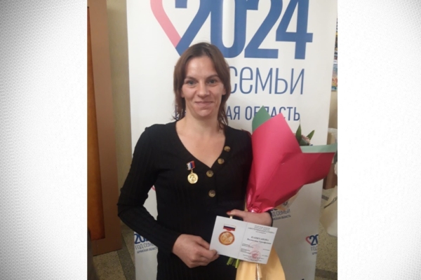 Многодетным матерям Брянщины вручили Почетные знаки «Материнская слава»