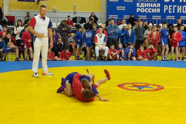 Турнир по самбо памяти тренера Владимира Сивакова проходит в Брянске