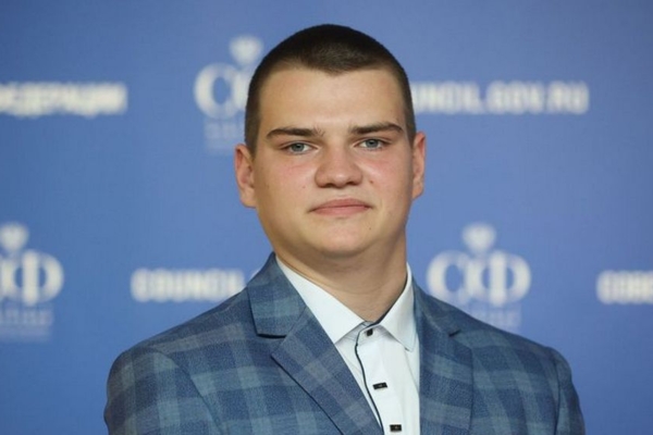 Брянского героя Евгения Бесчастнова наградили в Совете Федерации