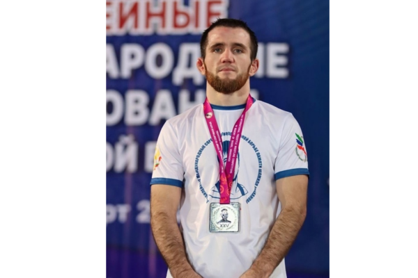 Брянский спортсмен успешно выступил на турнире по вольной борьбе