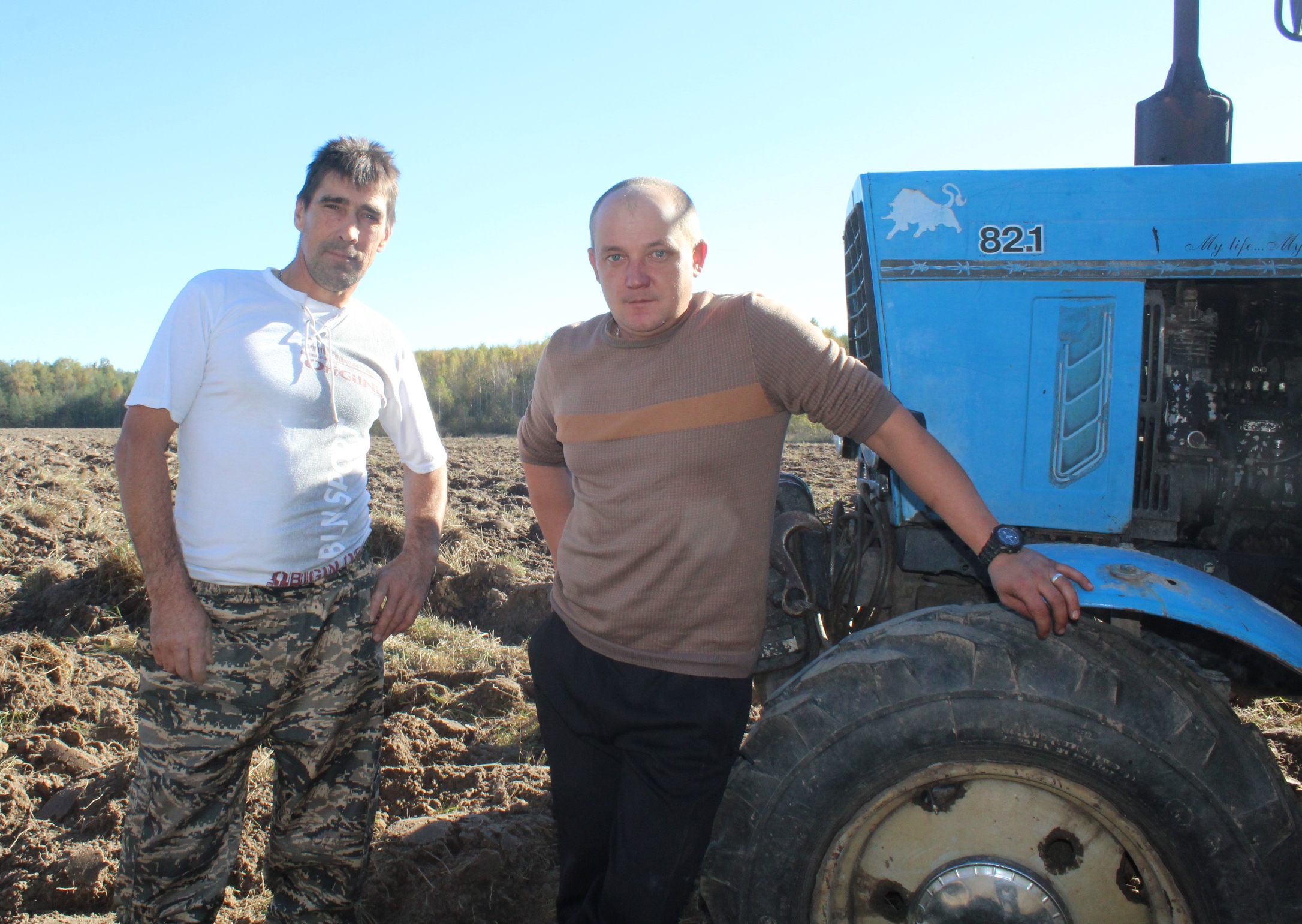 В хозяйствах Гордеевского района продолжается вспашка зяби