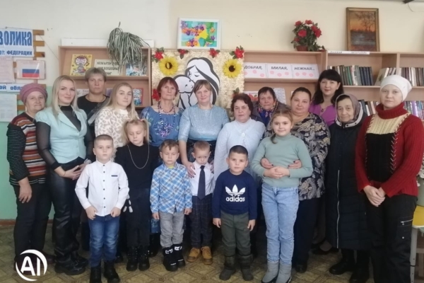 В Рудневоробьевской сельской библиотеке проведен тематический час «О той, что дарует нам жизнь и тепло»