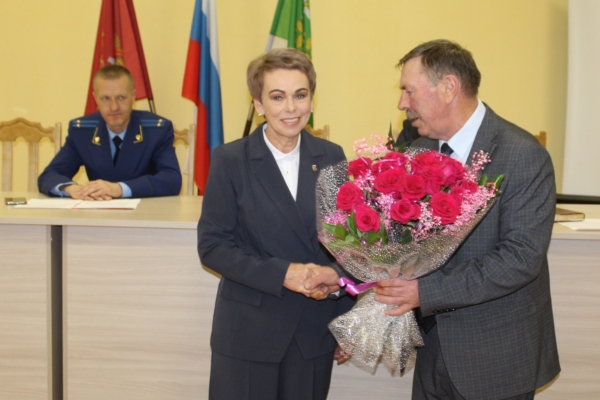 Сессия районного Совета народных депутатов утвердила нового главу администрации Гордеевского района — единогласно