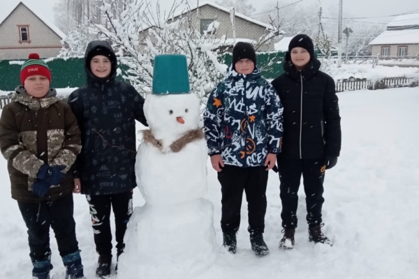 Снеговик на радость детям