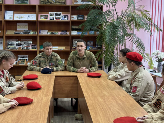 Офицеры Росгвардии провели круглый стол со школьниками