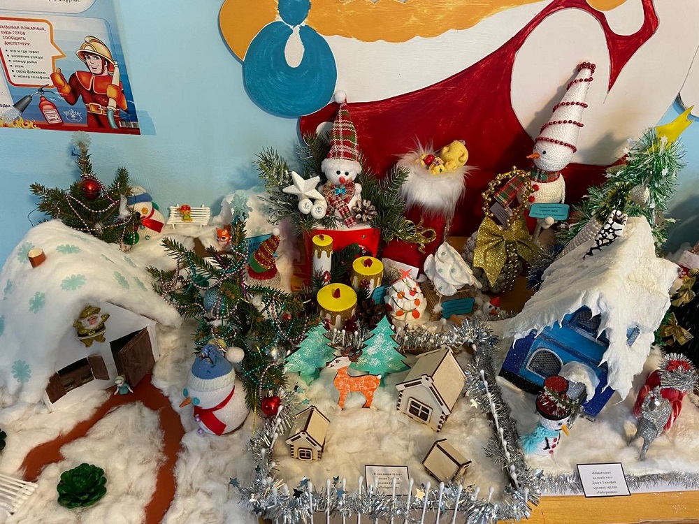 В Гордеевском детском саду проходит выставка новогодних поделок