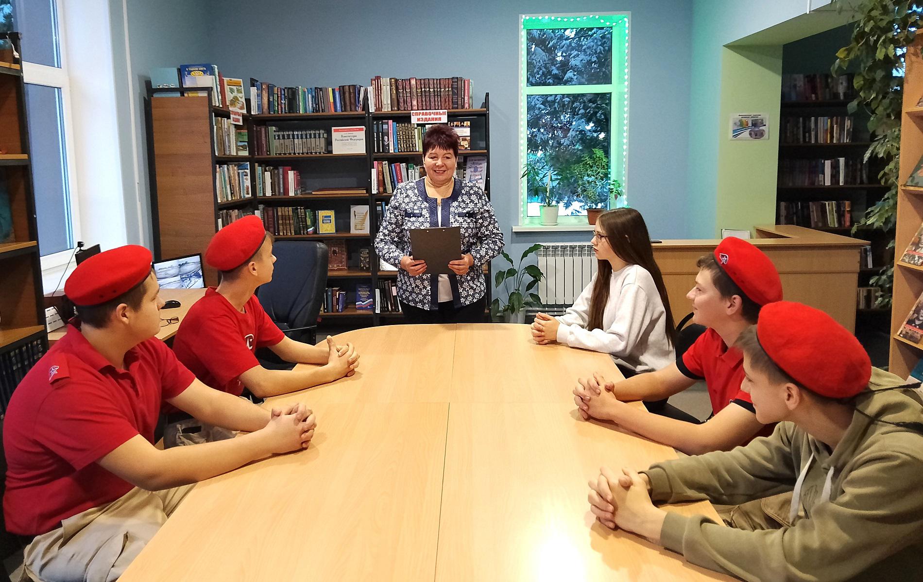 В Гордеевской центральной библиотеке состоялся патриотический час «Героев наших имена»