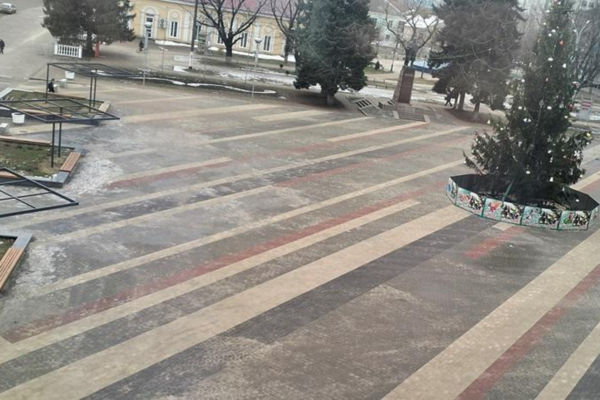 В брянском Новозыбкове отремонтировали площадь Октябрьской революции