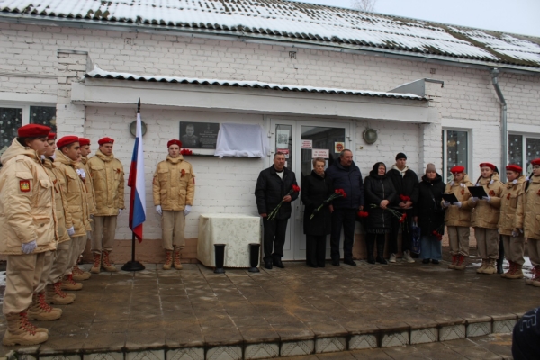 В Творишинской школе Гордеевского района открыта мемориальная доска памяти участника СВО