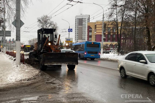Во всех районах Брянска убирают снег