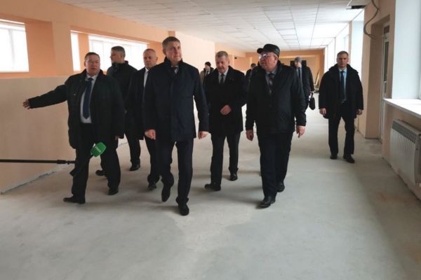 Глава Брянщины проверил ход капремонта в Дубровской школе №2