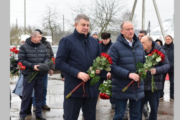 Глава Брянщины и госдеятели Николай и Дмитрий Патрушевы почтили память советских воинов в Журиничах