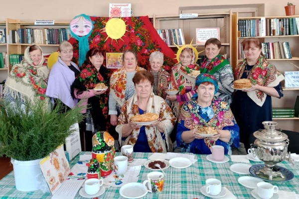 В Петровобудской библиотеке отмечают Масленицу