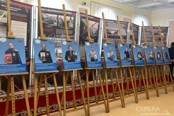 В Брянске открылась выставка «Отец Героя» (6+)