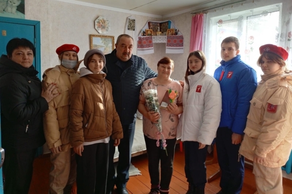 Матерей участников СВО поздравили с наступающим 8 марта