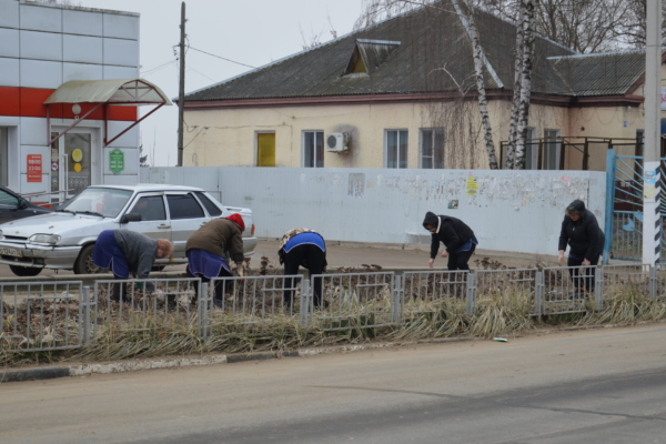 Приступили к весенней уборке
