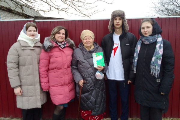 Первые Уношевской школы поздравили женщин