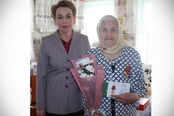 Юбилейные медали в честь 80-летия Победы вручили в Гордеевском районе