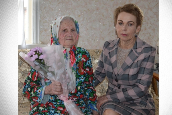 Юбилейная медаль вручена Анне Максимовне Косарим